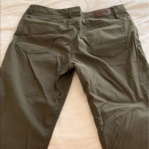 The North Face Sprag 5 pocket pants Green (NEW/NEVER WORN)